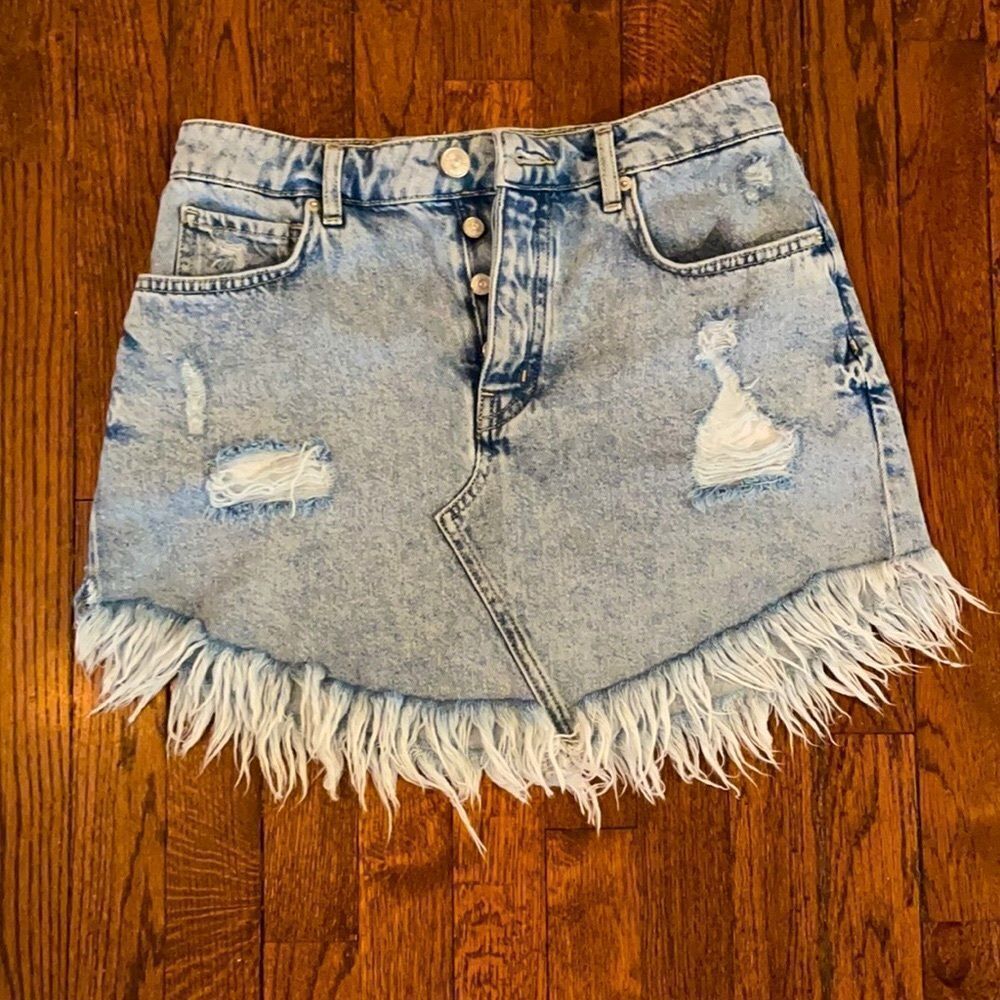 BDG UO Distressed M EUC Mini Skirt Fray Hem
